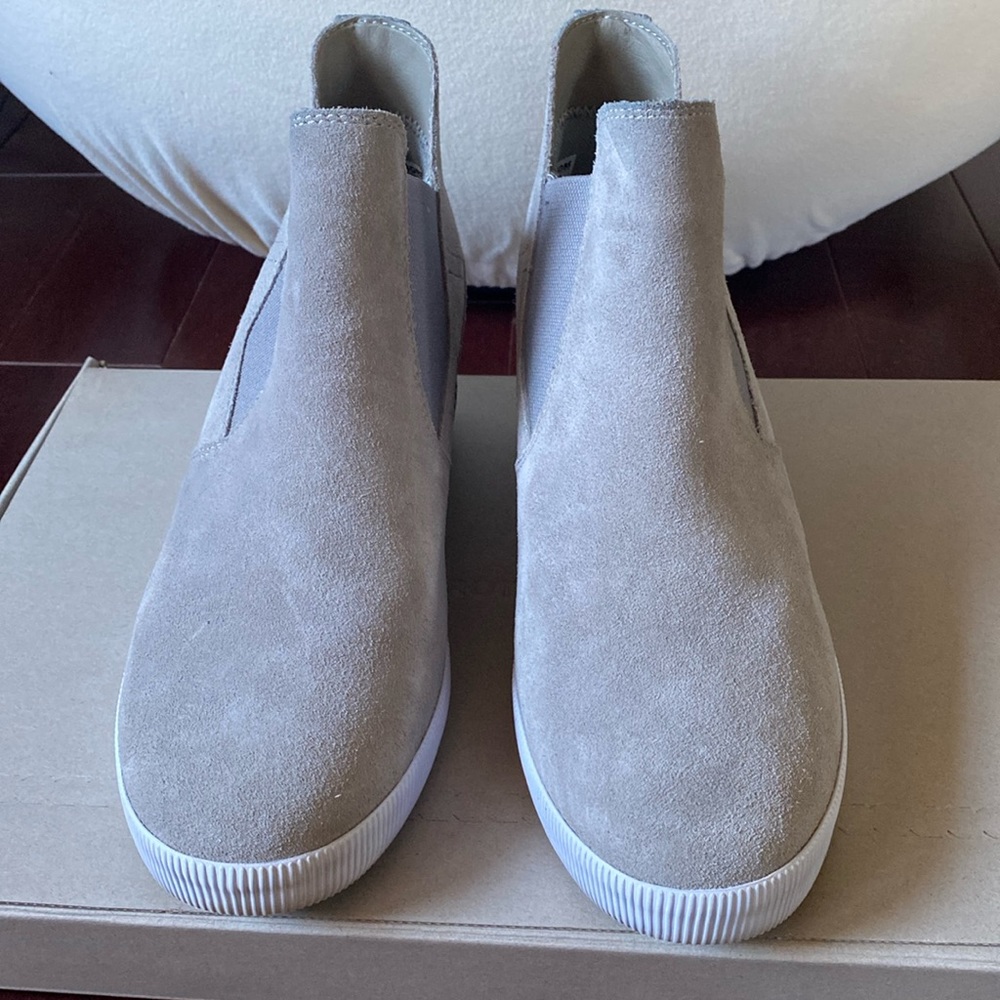 Sorel Out N About Wedge II bootie in Chrome Grey/White - like new